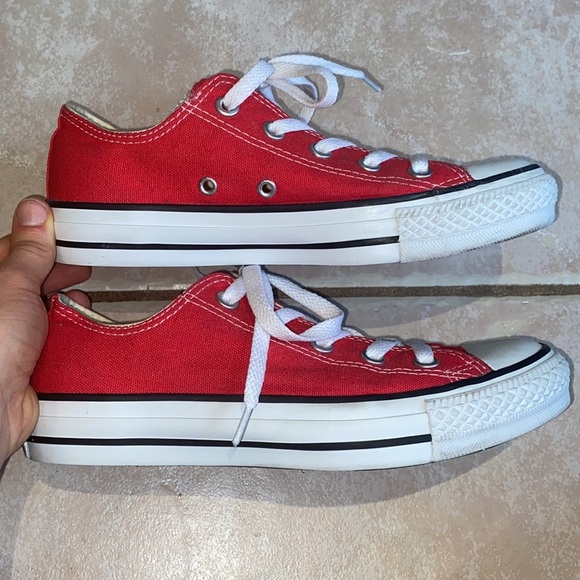 Red Converse Size 6 Women’s / 4 Men’s - Picture 2 of 7